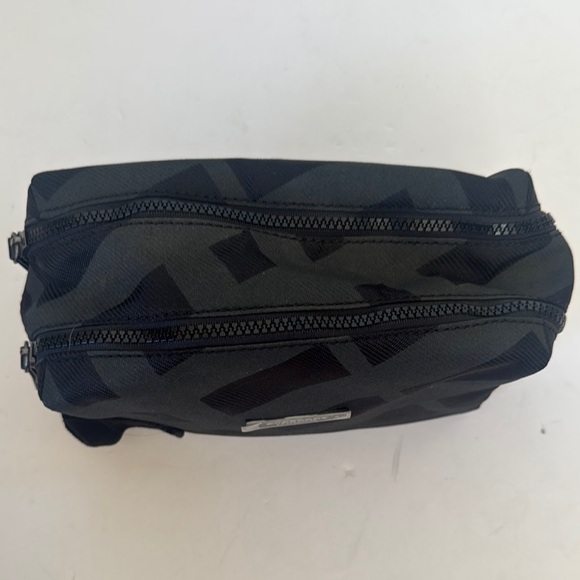 Burberry Fragrances Black Mens travel bag - Picture 2 of 14